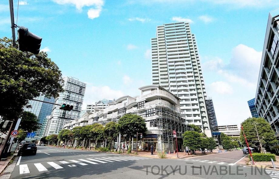 4LDK Apartment in Yokohama, Kanagawa - 159m² Top Floor - Thumbnail 2