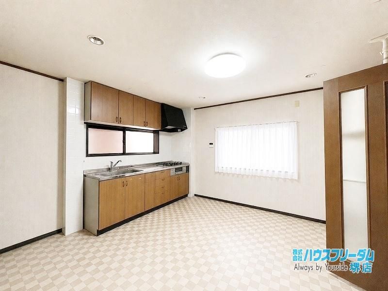 3DK Steel-Framed House for Sale in Matsubara City - Thumbnail 3