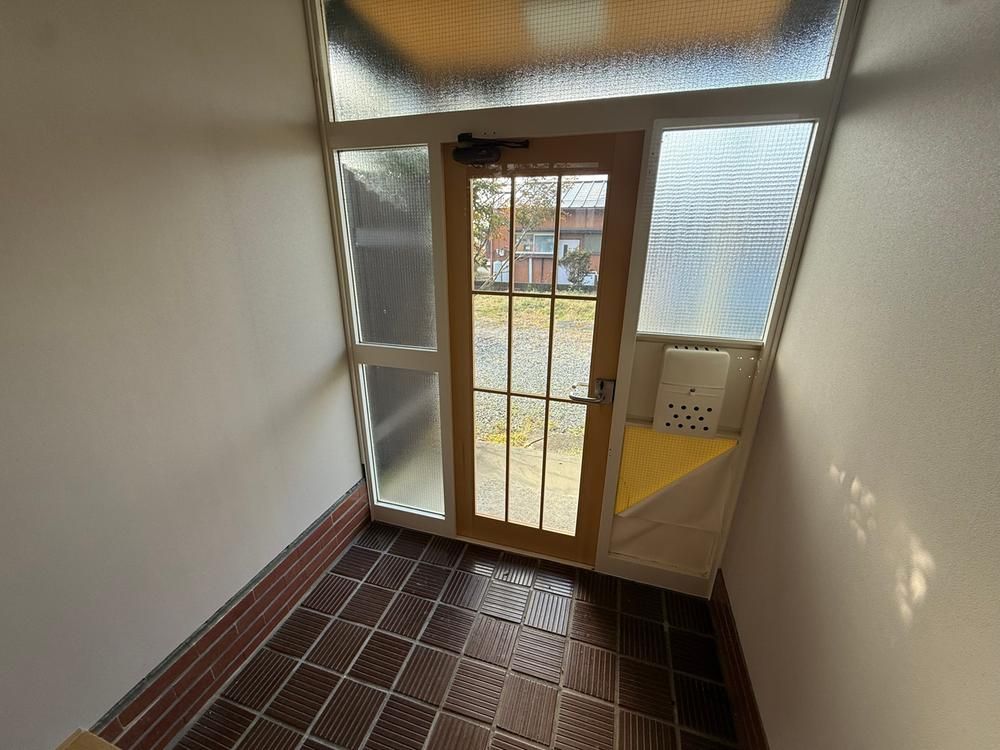 Spacious 4LDK Single-Story Home with Fuji Views in Fujinomiya - Thumbnail 3