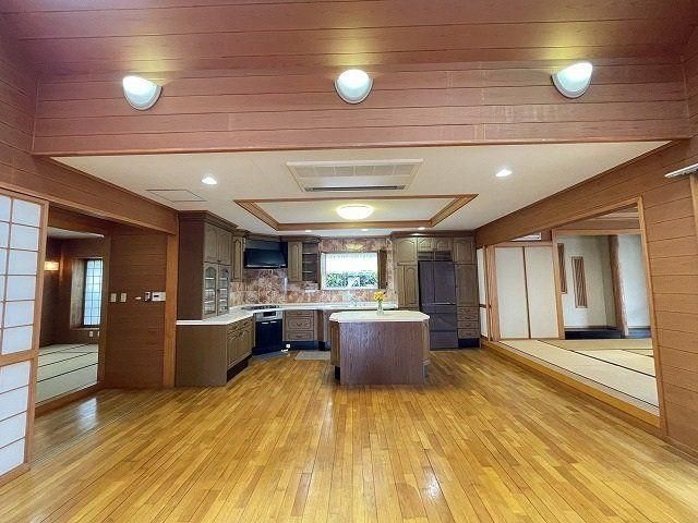 3LDK RC House Near Araha Beach in Chatan, Okinawa - Thumbnail 3