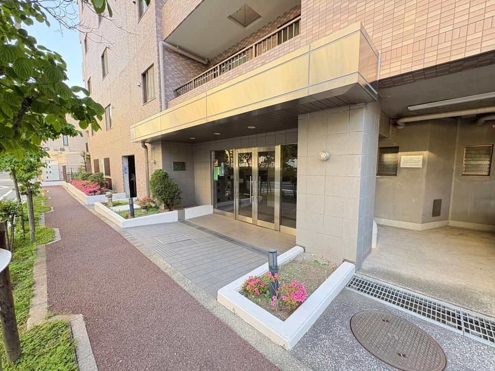 Renovated 2LDK Apartment in Itabashi, Tokyo - 54.96m² - Thumbnail 2