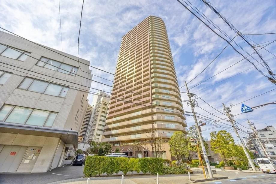 Renovated 3LDK Apartment in Shinjuku, Tokyo - Thumbnail 2