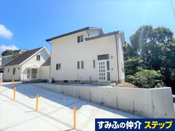 Detached House for Sale in Hayama, Kanagawa – 3LDK, 215m2 Land - Thumbnail 2