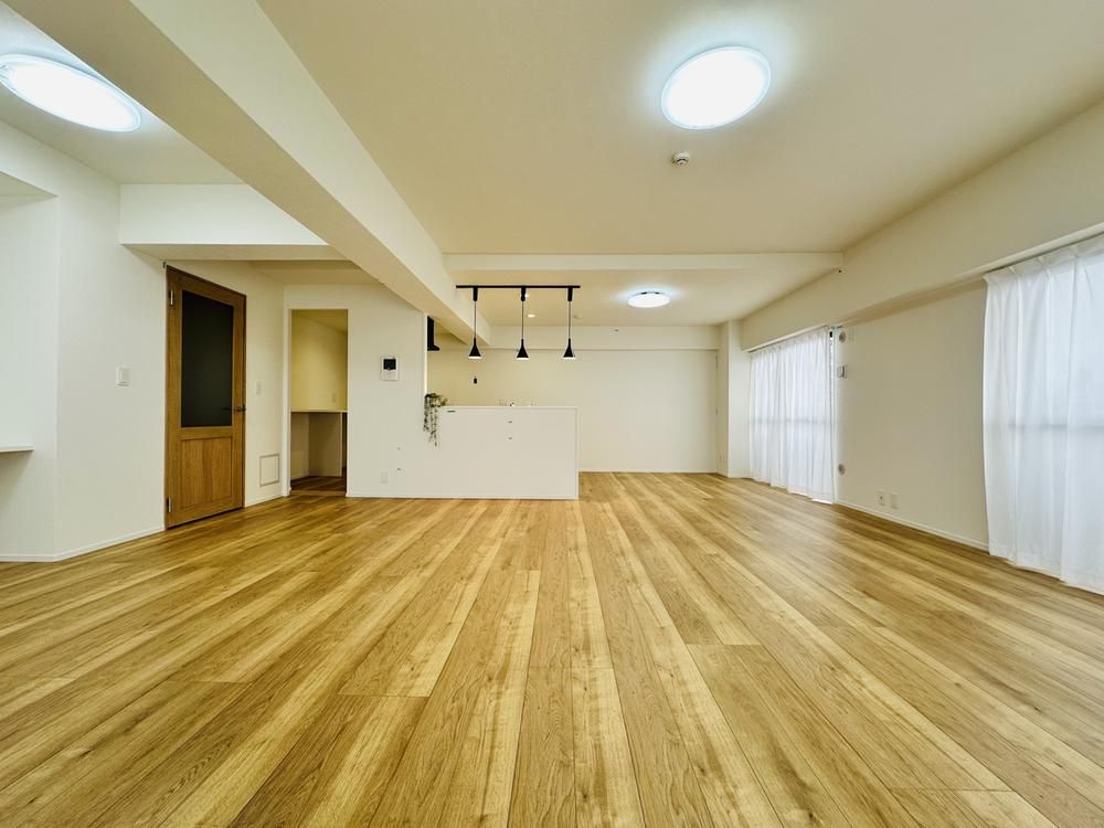 Renovated 4LDK Apartment in Fukuoka with 154 sqm Floor Area - Thumbnail 2