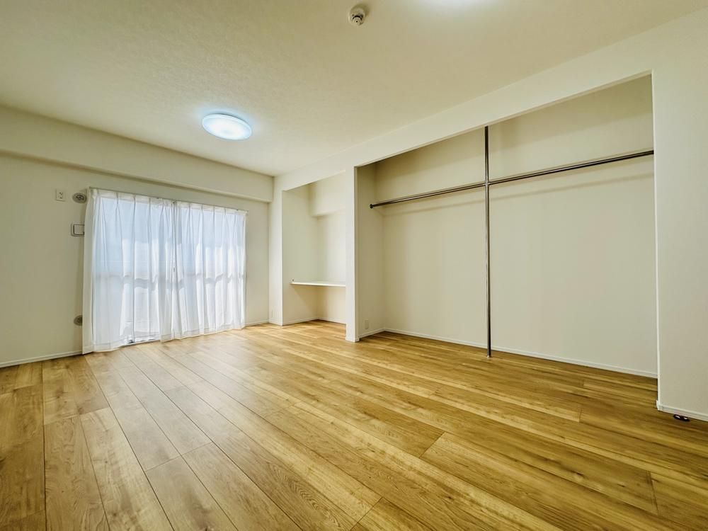 Renovated 4LDK Apartment in Fukuoka with 154 sqm Floor Area - Thumbnail 3