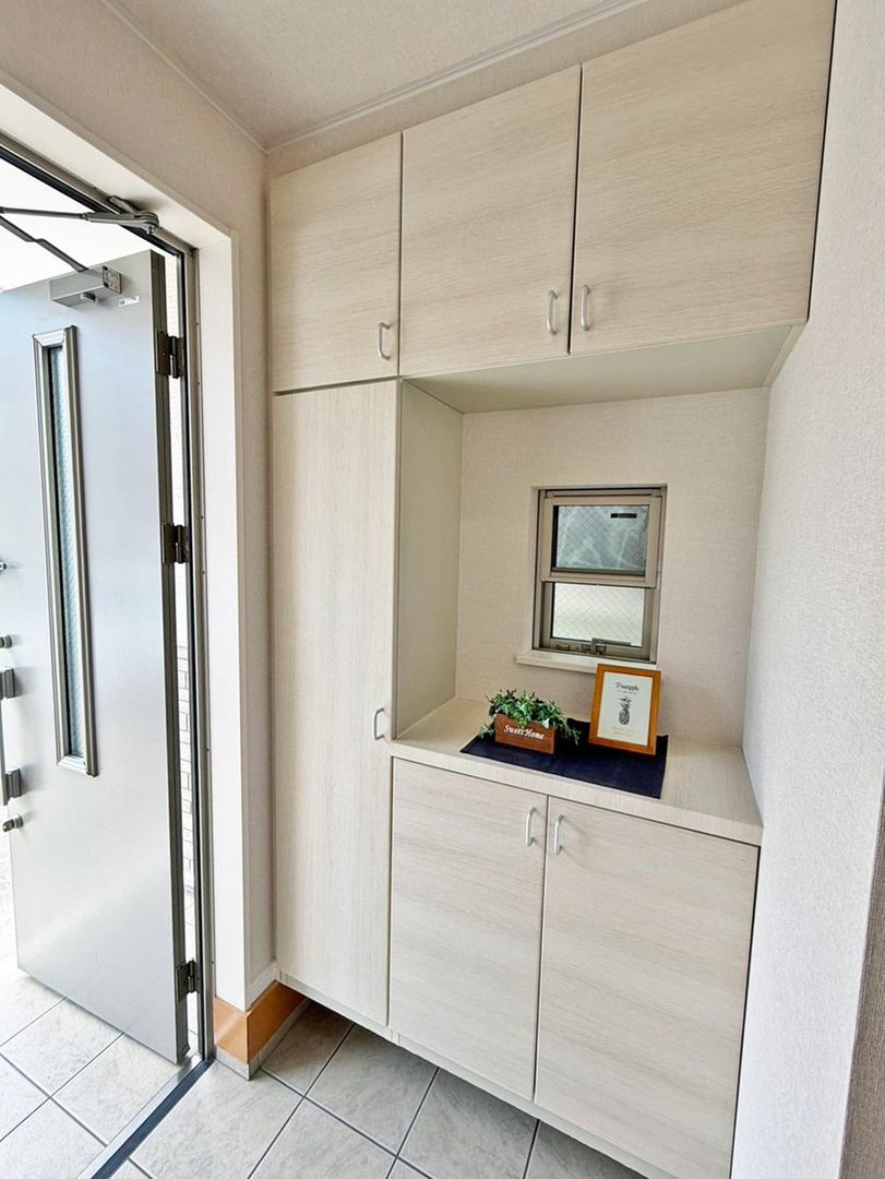 Renovated 2LDK+S House in Yokosuka with Parking for 2 Cars - Thumbnail 4