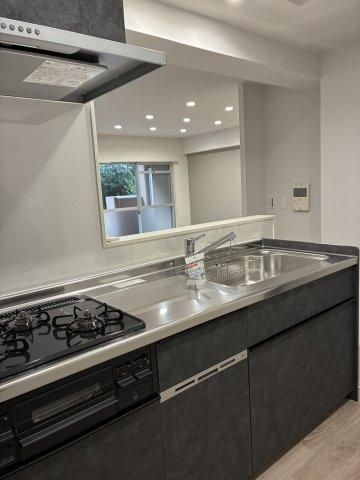 Renovated 2LDK Apartment Near Tsuboigawa Park Station, Kumamoto - Thumbnail 4