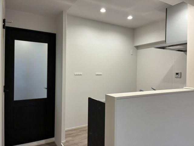 Renovated 2LDK Apartment Near Tsuboigawa Park Station, Kumamoto - Image 1