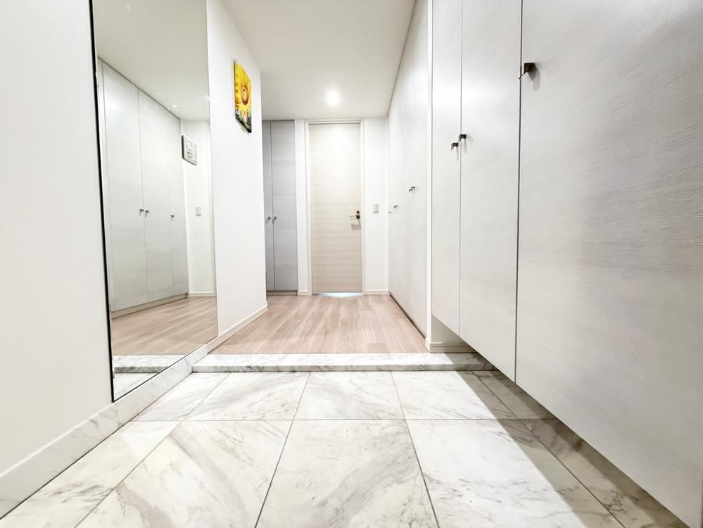 THE TOKYO TOWERS SEA TOWER 3LDK 90sqm Apartment in Chuo, Tokyo - Thumbnail 4