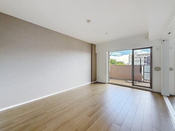 3LDK Apartment for Sale in Yokohama, Kanagawa | 77.37 sqm - Thumbnail 2