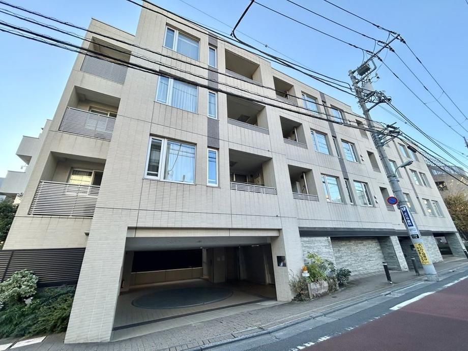 1LDK Condominium in Nakameguro, Meguro Ward, Tokyo - Thumbnail 3