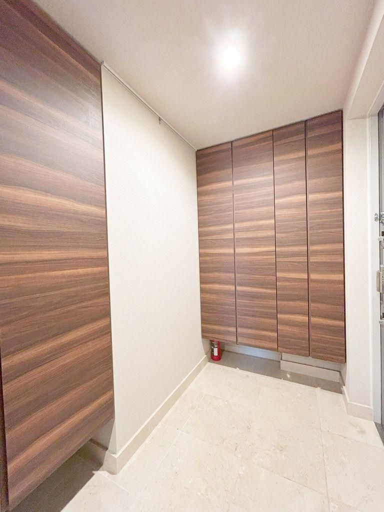 Blue Harbor Tower Minatomirai 3LDK Apartment for Sale - Thumbnail 3