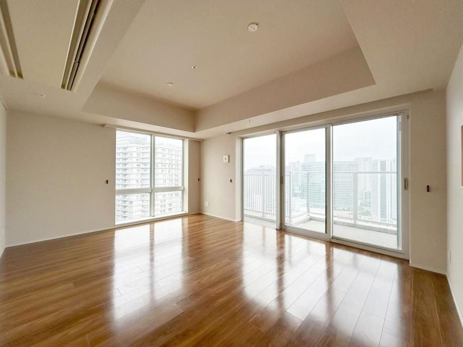 Blue Harbor Tower Minatomirai 3LDK Apartment for Sale - Thumbnail 4