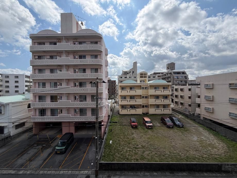 Renovated 3LDK Apartment in Ginowan City, Okinawa - Thumbnail 2