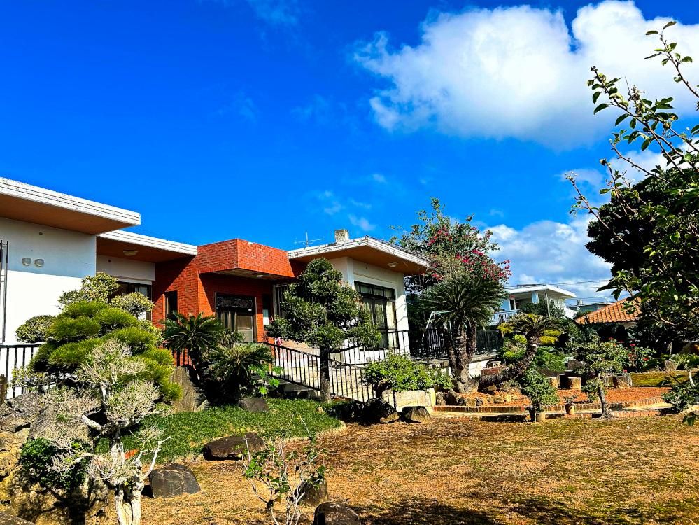 4LDK RC House for Sale in Yomitan, Okinawa with Large Garden - Thumbnail 2
