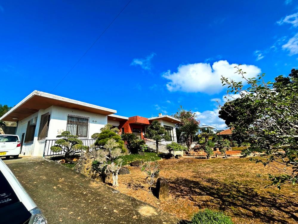4LDK RC House for Sale in Yomitan, Okinawa with Large Garden - Thumbnail 3