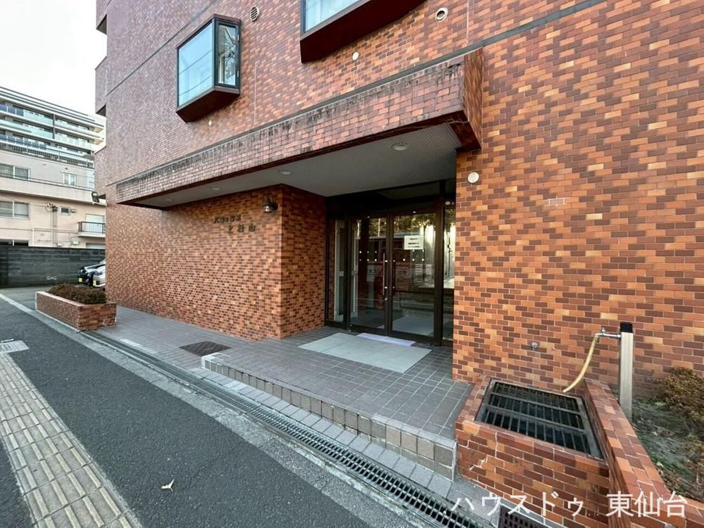 Palassio Uesugiyama 4LDK Apartment in Sendai, Miyagi - 16.9M Yen - Thumbnail 2