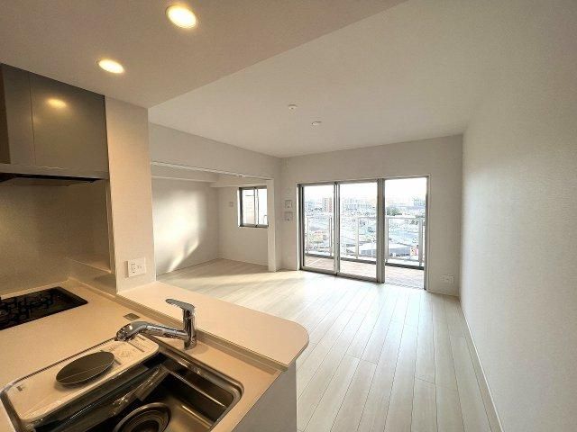 2LDK Ocean View Apartment for Sale in Chatan, Okinawa - Thumbnail 4