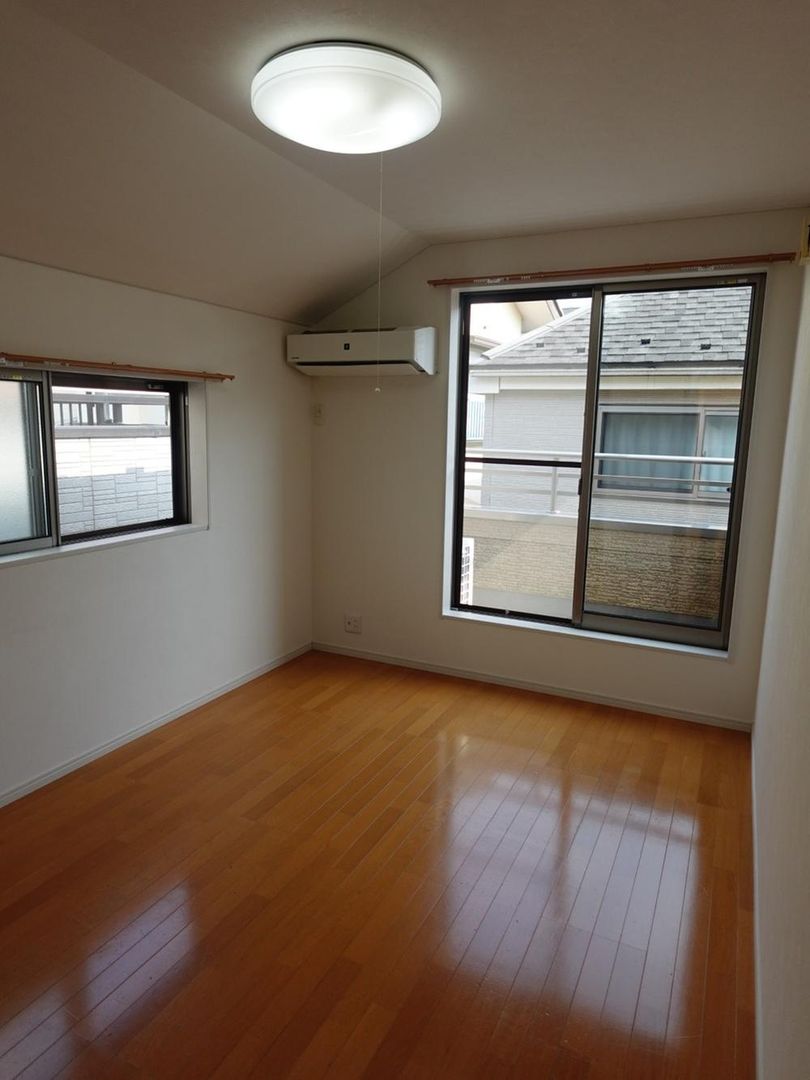 Renovated 3LDK House for Sale in Kodaira, Tokyo - Thumbnail 2