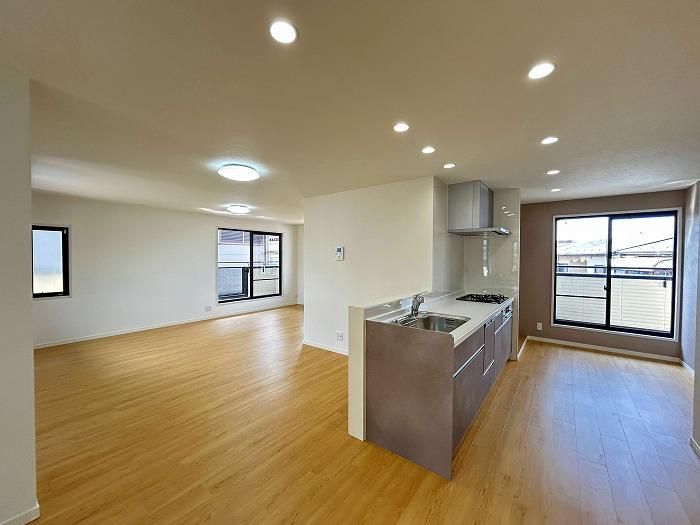 5LDK House in Funabashi with Renovated Interior - Thumbnail 3