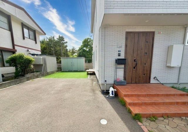 4LDK Detached House with Solar Panels in Minami Ward, Sapporo - Thumbnail 2