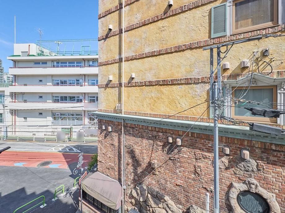 1LDK+S Apartment for Sale in Shirokanedai, Minato-ku, Tokyo - Thumbnail 2