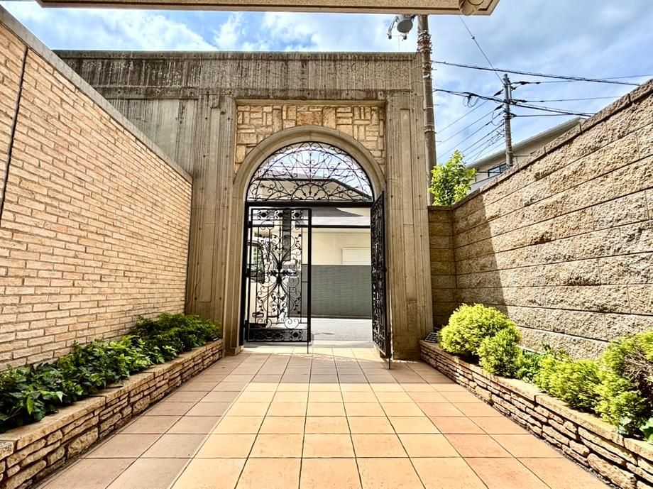 3LDK Apartment for Sale in Nishi Ward, Yokohama - Thumbnail 2