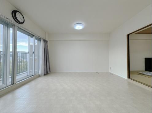 3LDK Apartment for Sale in Totsuka-ku, Yokohama - 77.1 sqm - Thumbnail 2