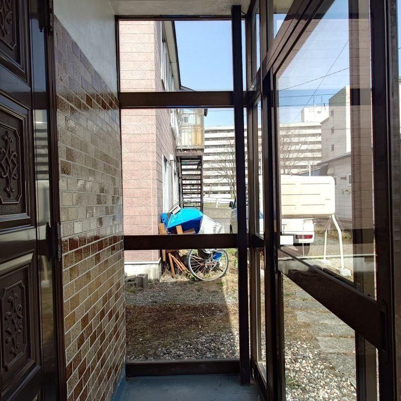 2LDK Renovated Single-Story House in Tomakomai City - Thumbnail 4