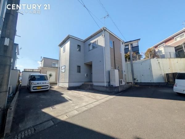 3LDK All-Electric House in Miyazaki City with Solar Power - Thumbnail 2