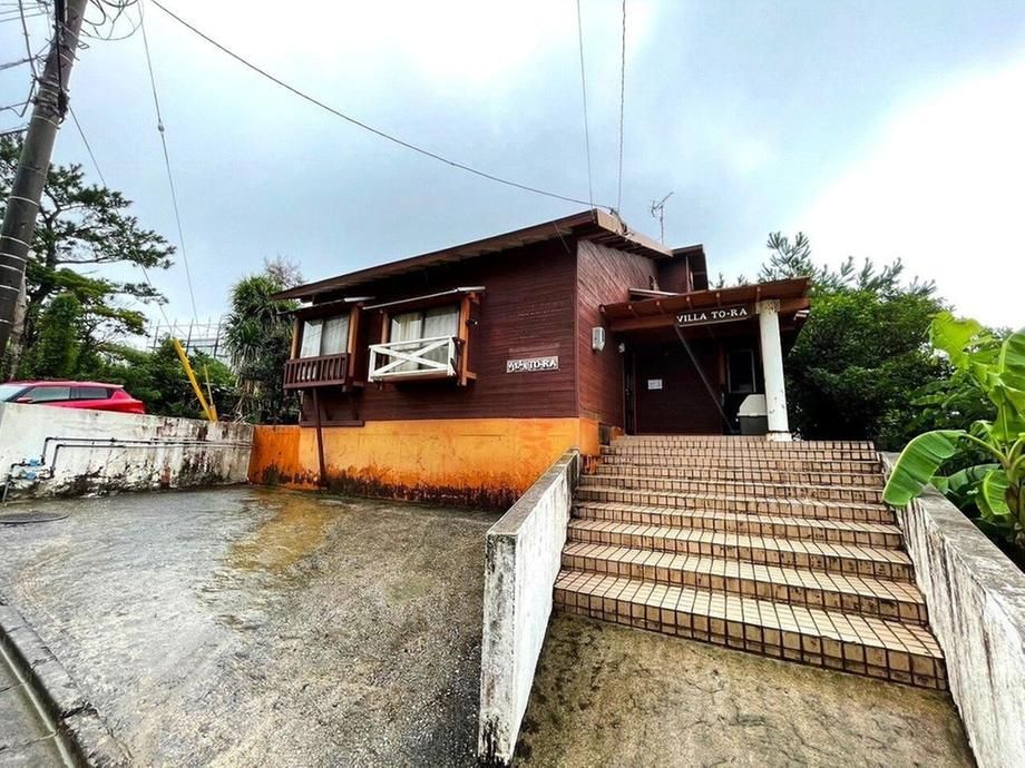 4DK Wooden House for Sale in Onna Village, Okinawa with 401 sqm Land - Image 1