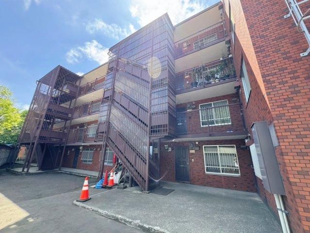 Renovated 4LDK Apartment in Sapporo Chuo Ward Near Nakajima Park - Thumbnail 2