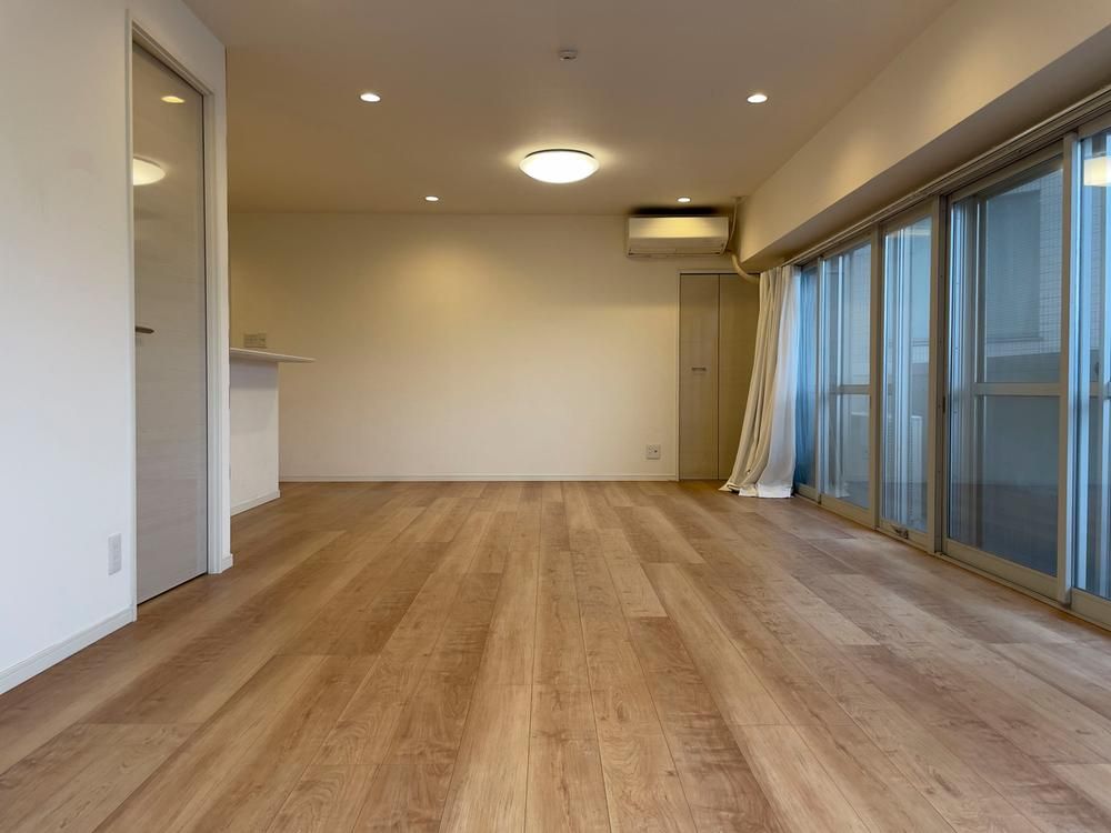Château Ichigaya 2LDK Apartment in Shinjuku, Tokyo - Thumbnail 4