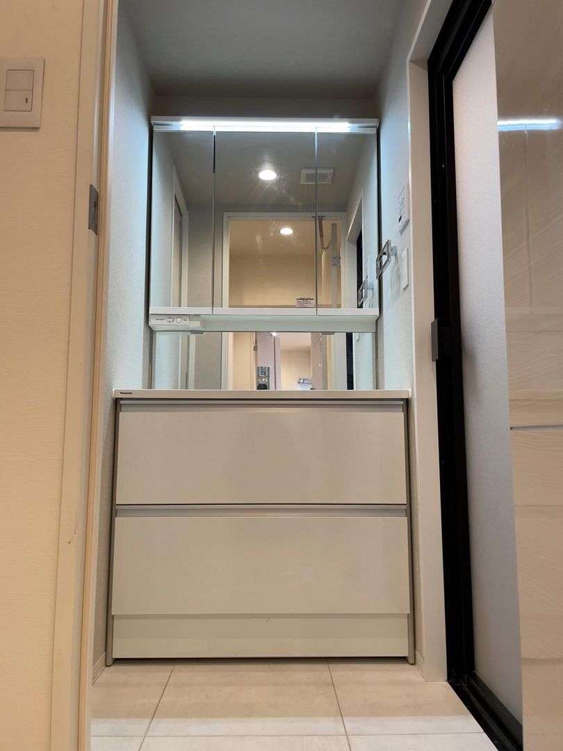 Château Ichigaya 2LDK Apartment in Shinjuku, Tokyo - Thumbnail 2