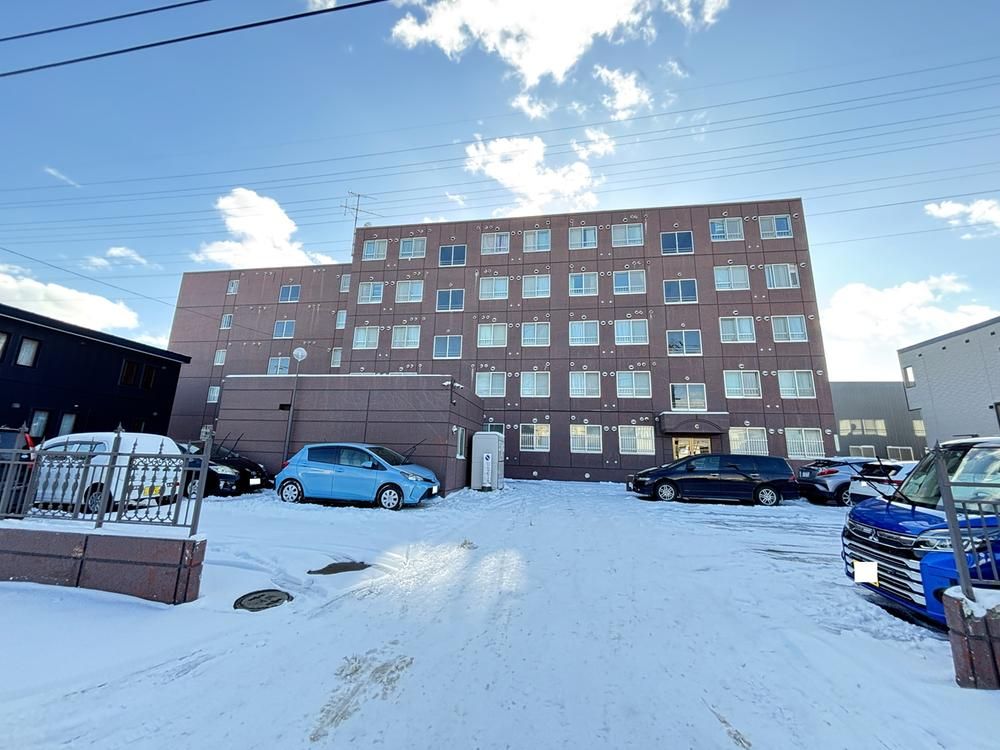 Renovated 3LDK Apartment Near Station in Sapporo Higashi Ward - Thumbnail 2
