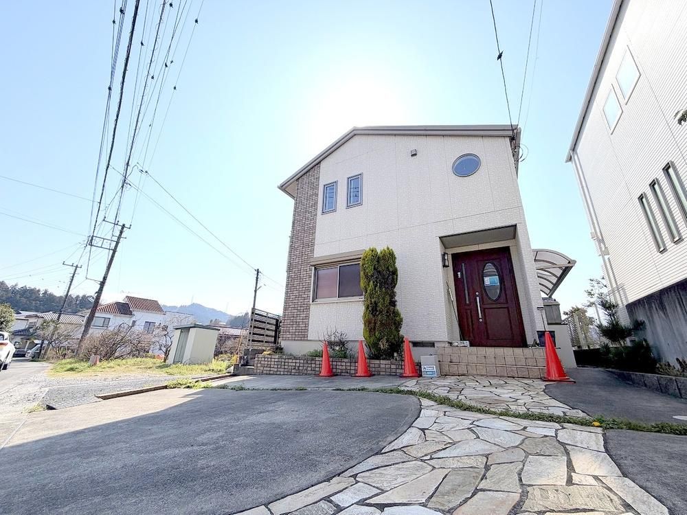 4LDK Light-Gauge Steel House with Solar Power in Akiruno - Thumbnail 2