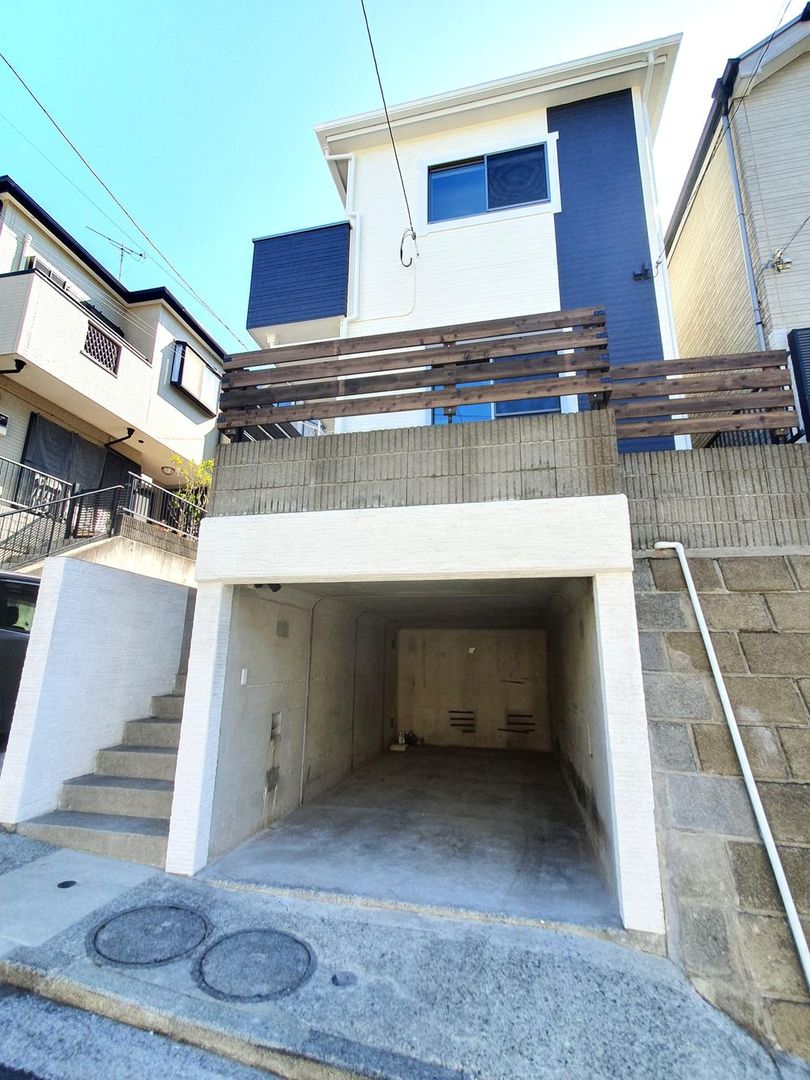 Renovated 3LDK House for Sale in Yokohama Konan Ward - Thumbnail 3