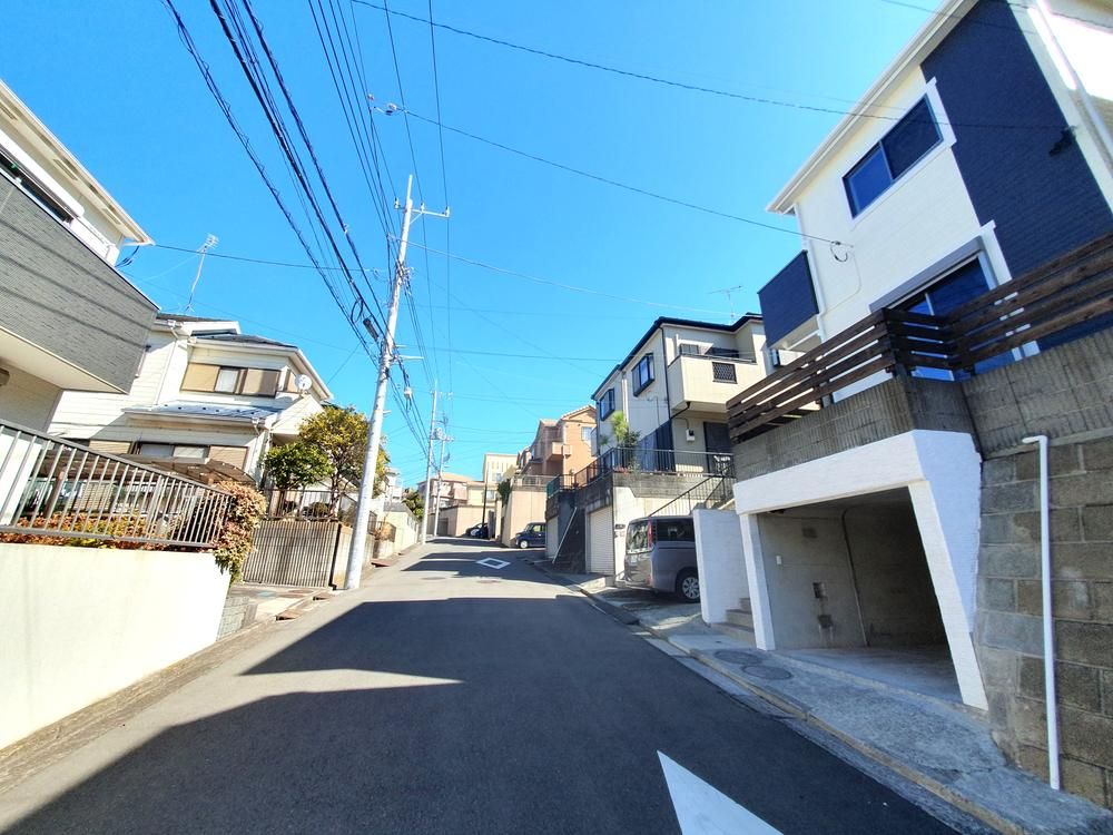 Renovated 3LDK House for Sale in Yokohama Konan Ward - Thumbnail 2