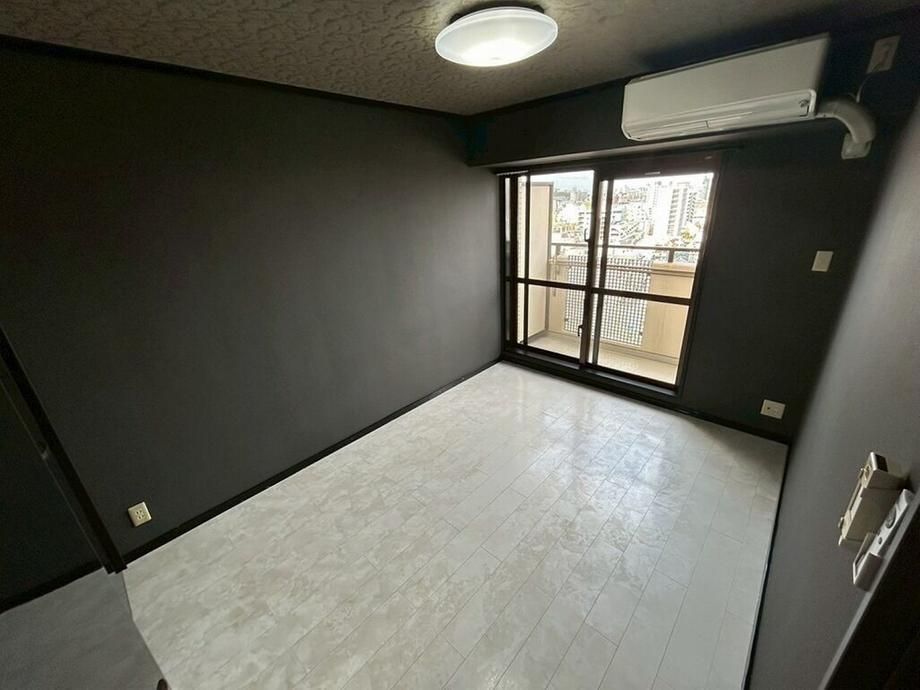 3DK Top-Floor Apartment with Ocean View in Naha - Thumbnail 3