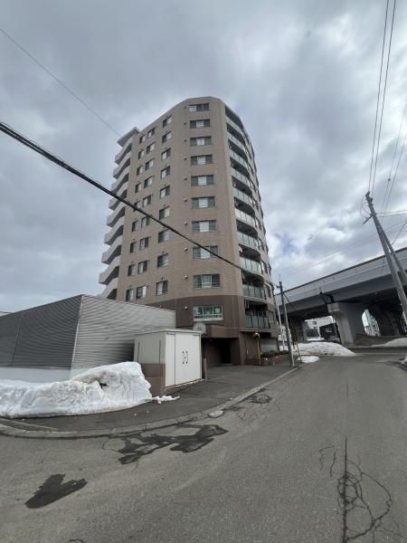 4LDK Apartment for Sale in Sapporo Nishi-ku near Miyanosawa Station - Thumbnail 3