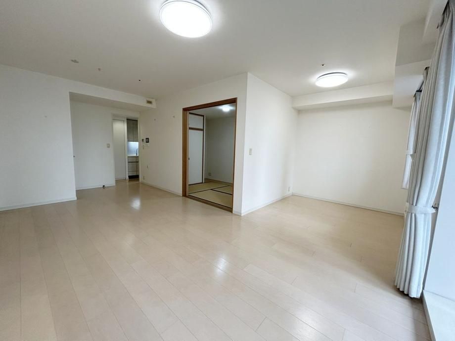 2LDK Apartment for Sale in Musashi-Kosugi, Kawasaki - Thumbnail 2