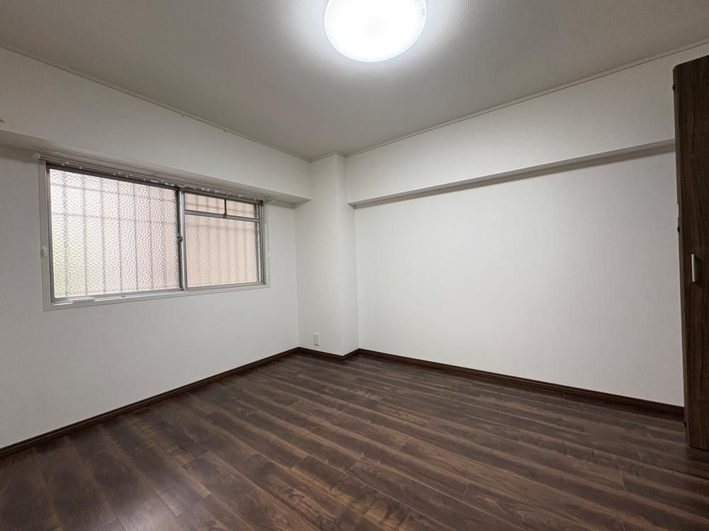 Renovated 3LDK Apartment for Sale in Suita, Osaka - Thumbnail 4