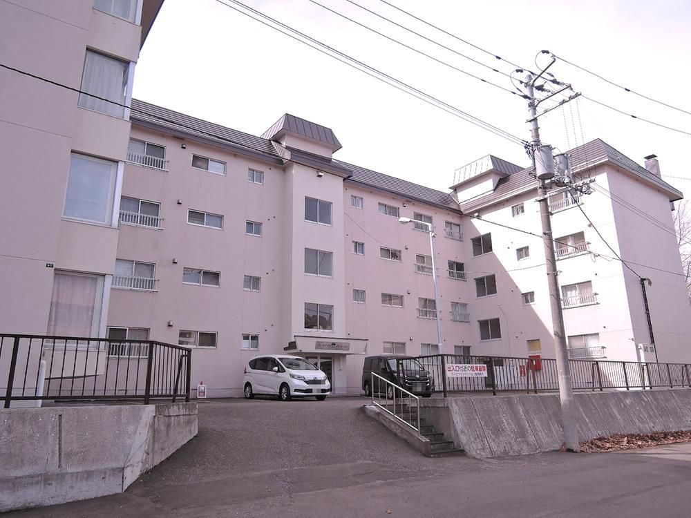 3LDK Apartment in Makomanai, Sapporo for 1.33 Million Yen - Thumbnail 2