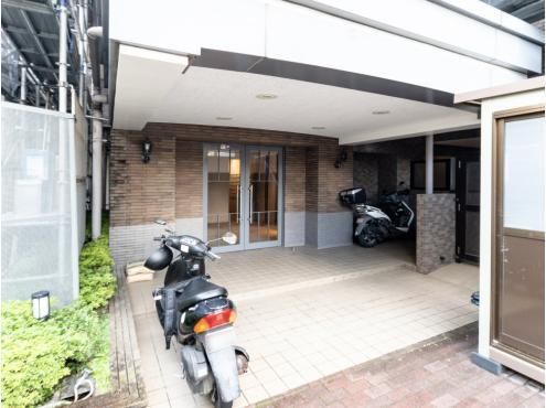 Renovated 3LDK Apartment for Sale in Kawasaki with Private Garden - Thumbnail 2