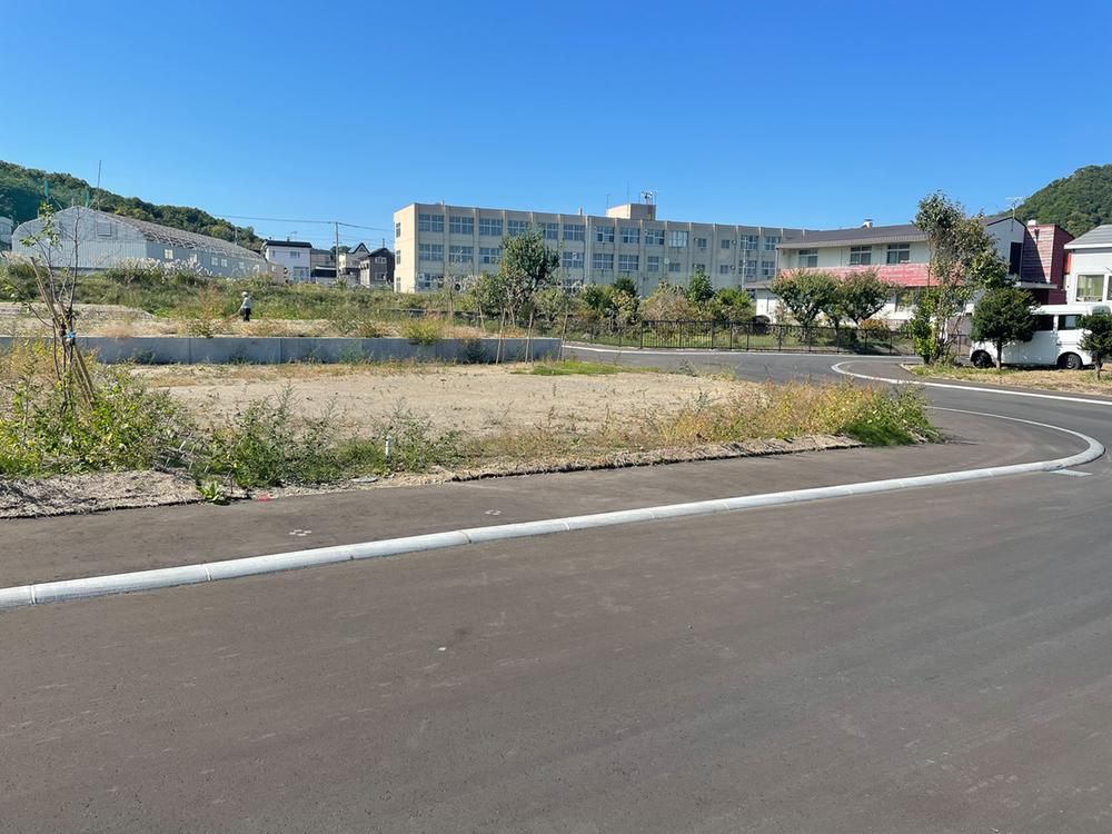 Land for Sale in Minami-ku, Sapporo - 165 sqm Corner Lot - Thumbnail 3