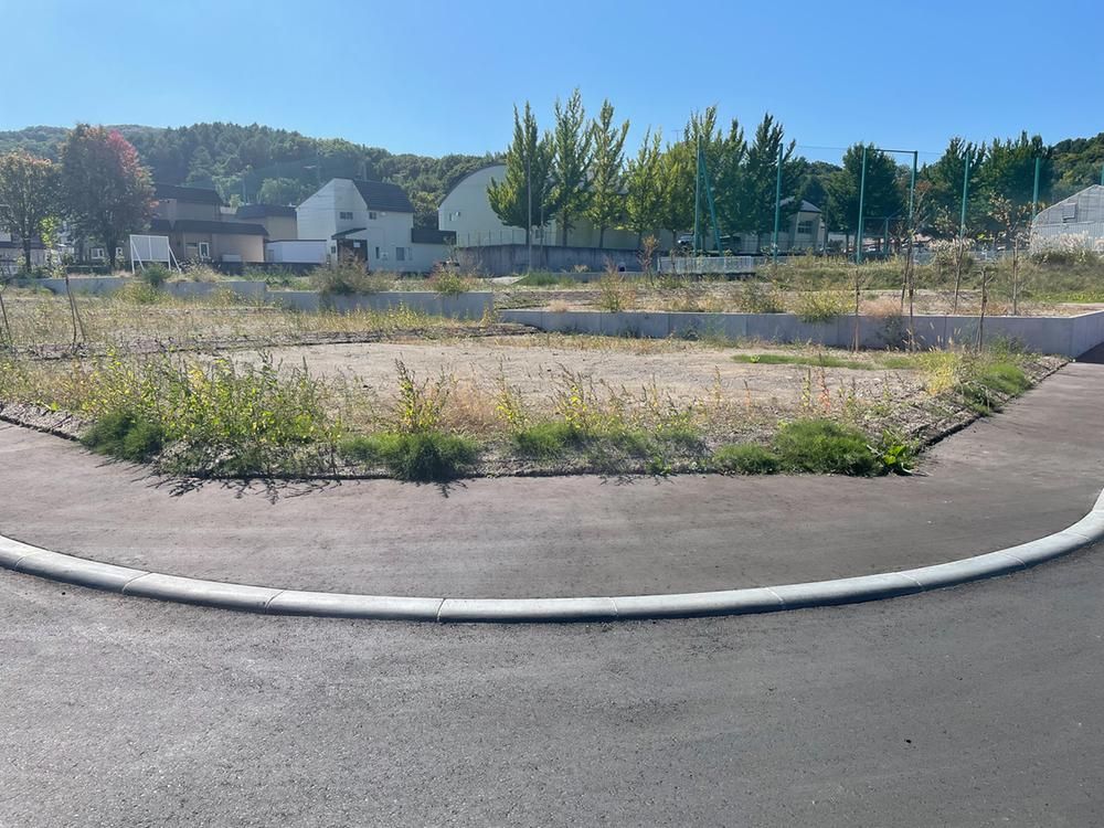 Land for Sale in Minami-ku, Sapporo - 165 sqm Corner Lot - Thumbnail 4
