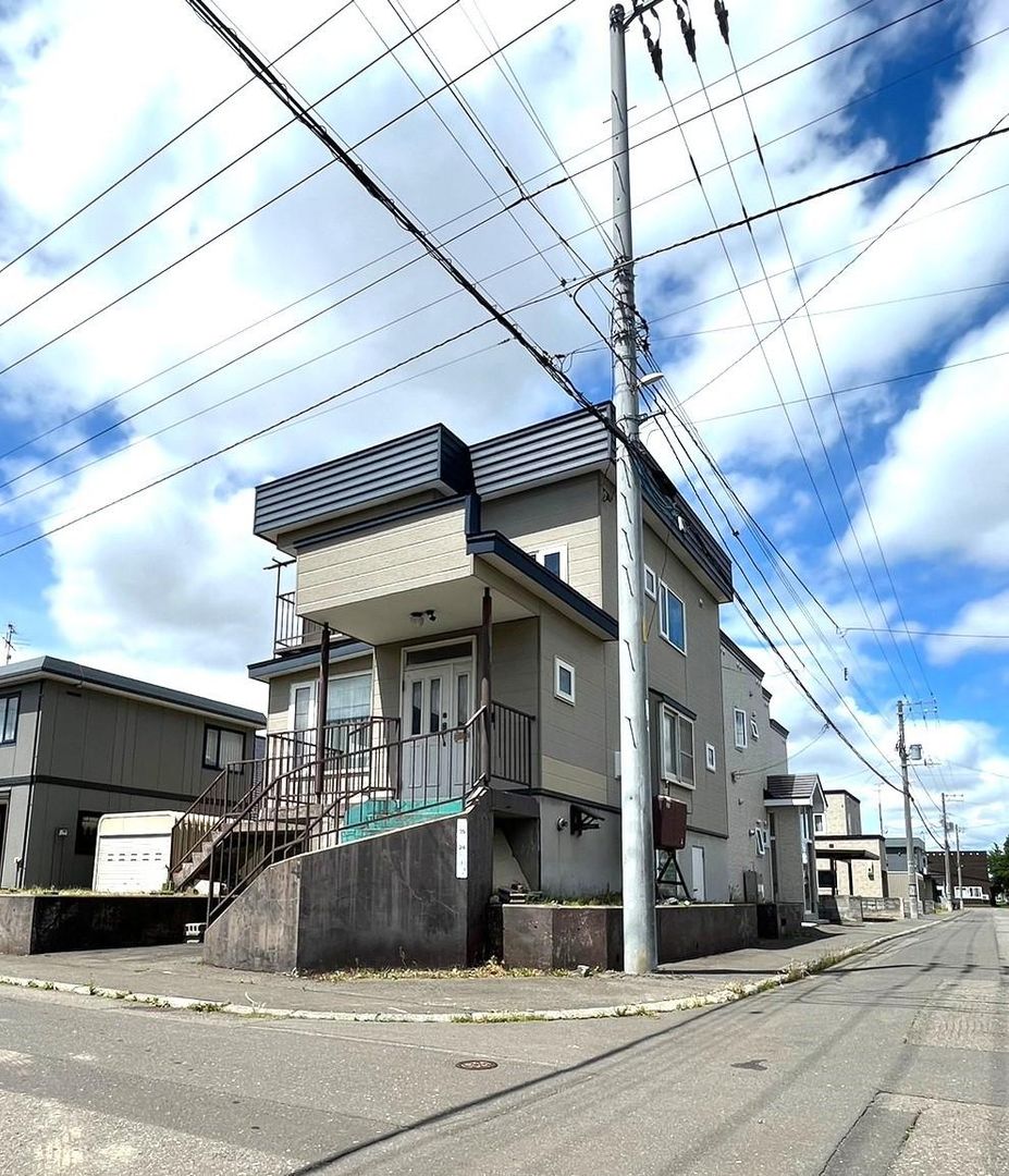 5LDK House on Corner Lot Near Shindo-Higashi Station, Sapporo - Thumbnail 3
