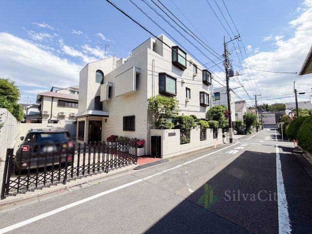 4LDK Apartment for Sale in Setagaya, Tokyo - 151.8 m2 - Thumbnail 3