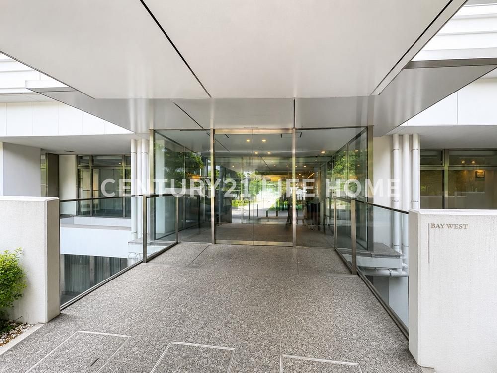 3LDK 80sqm Apartment in Yokohama Kanagawa Ward with Bay View - Thumbnail 3