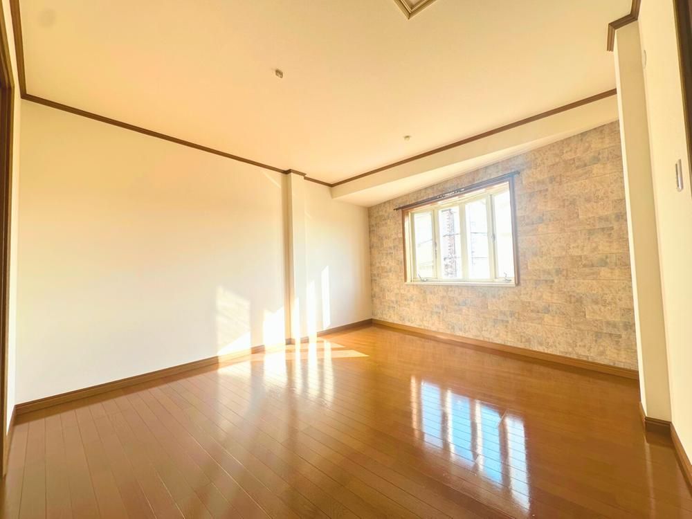 Renovated 5LDK House for Sale in Higashiosaka, Osaka - Thumbnail 4